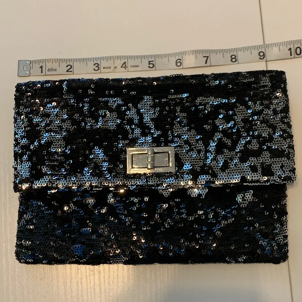 Mossimo Clutch